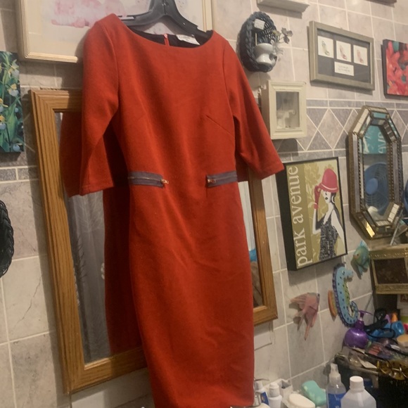 Coffee and magazine dress - Picture 2 of 11